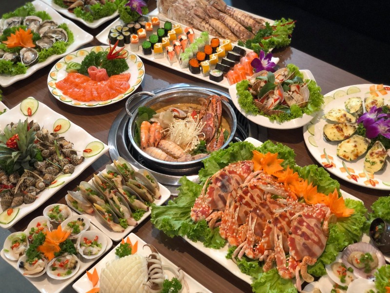 Có nhiều nhà hàng theo hình thức tự chọn thực đơn giúp thực khách có món ăn phù hợp khẩu vị.